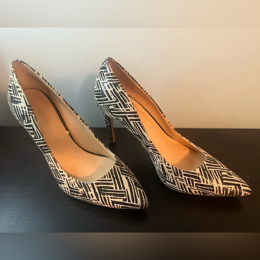Banana Republic Stiletto Heels Shoes Snakeskin print